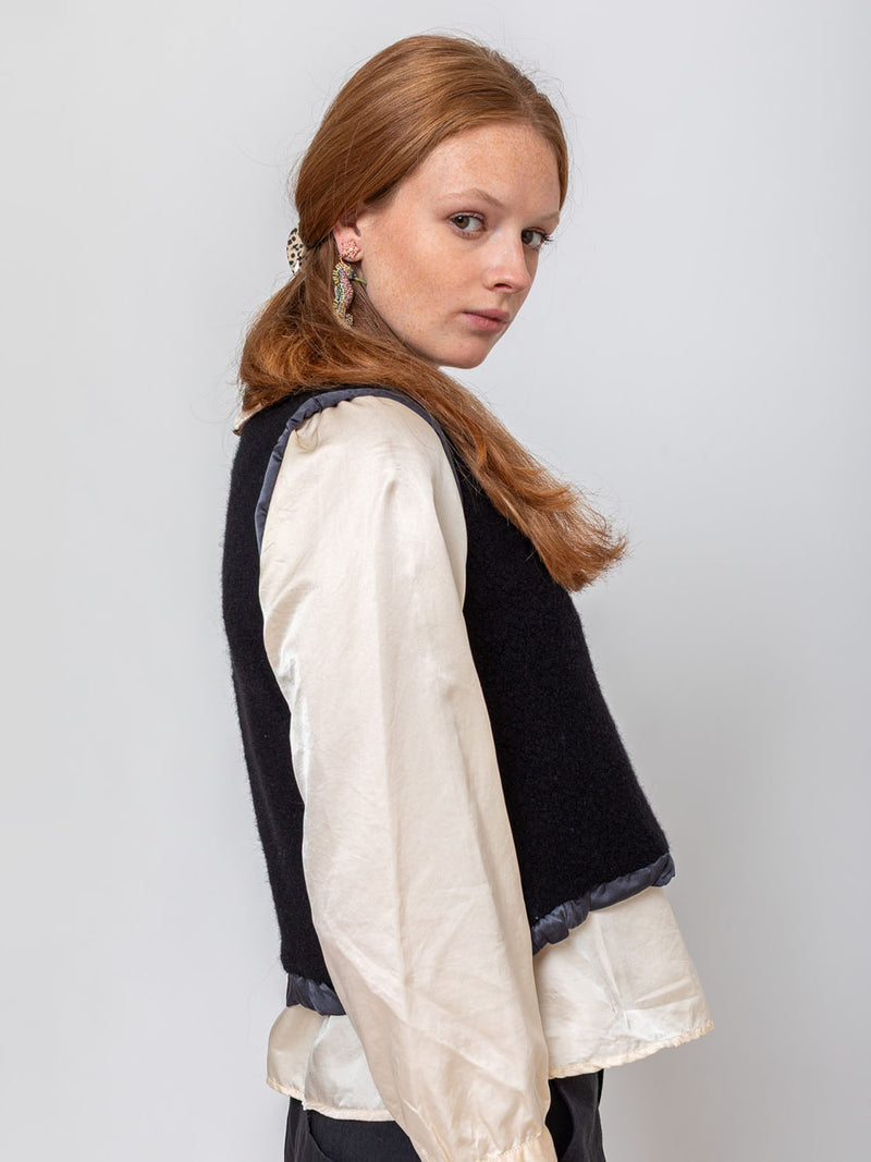 Sula - Mallin Vest - Black - Verdalina